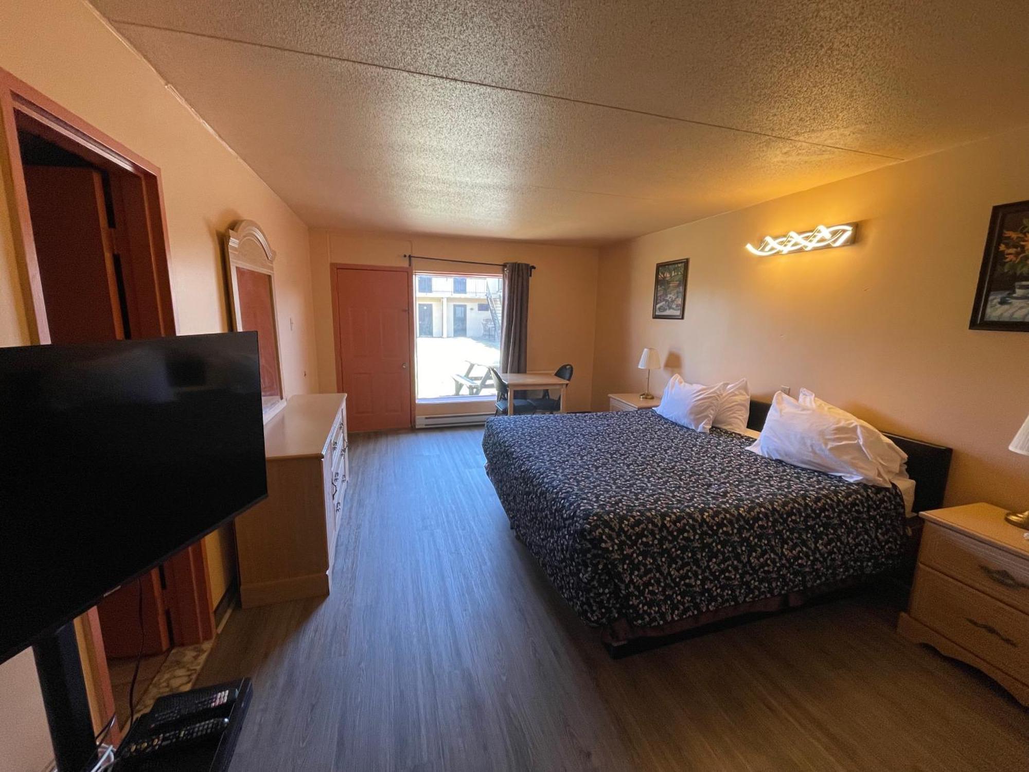 Motel St-Eustache サン・トゥスタッシュ エクステリア 写真