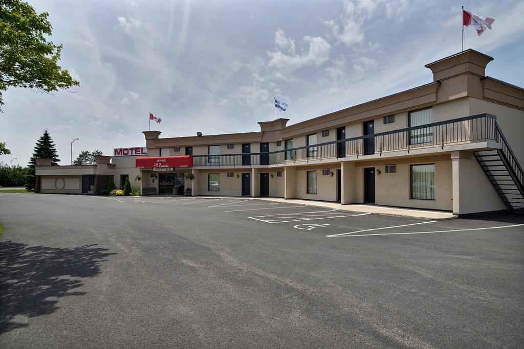 Motel St-Eustache サン・トゥスタッシュ エクステリア 写真
