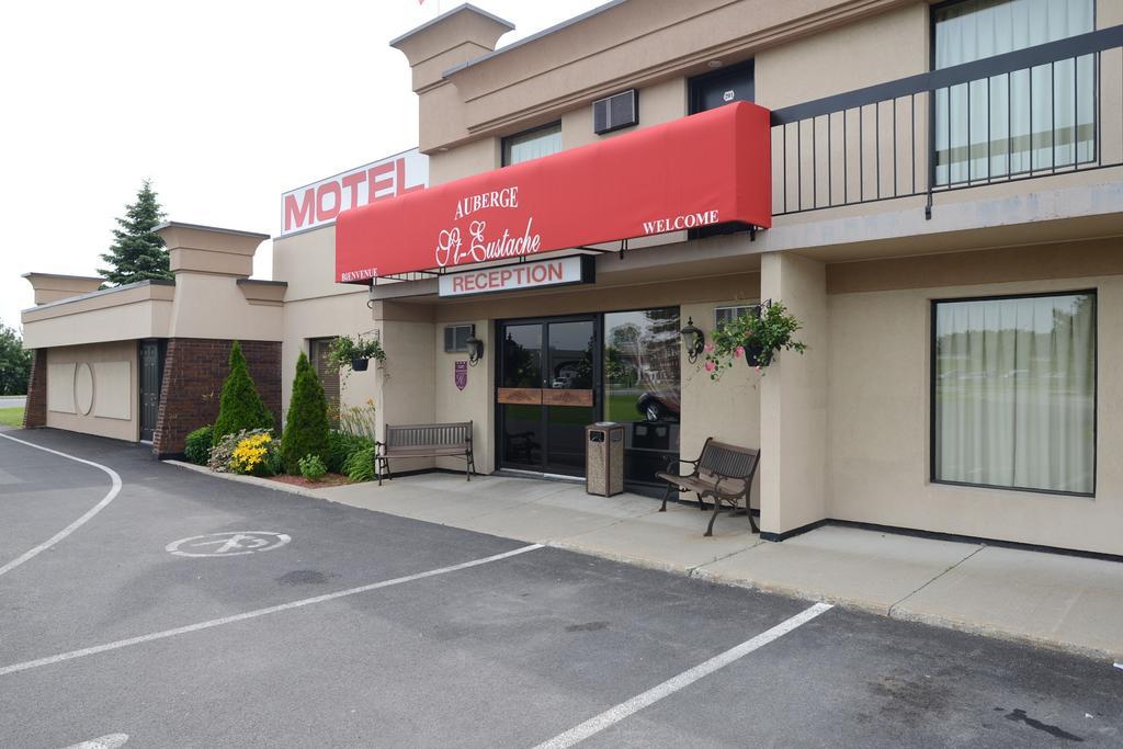 Motel St-Eustache サン・トゥスタッシュ エクステリア 写真